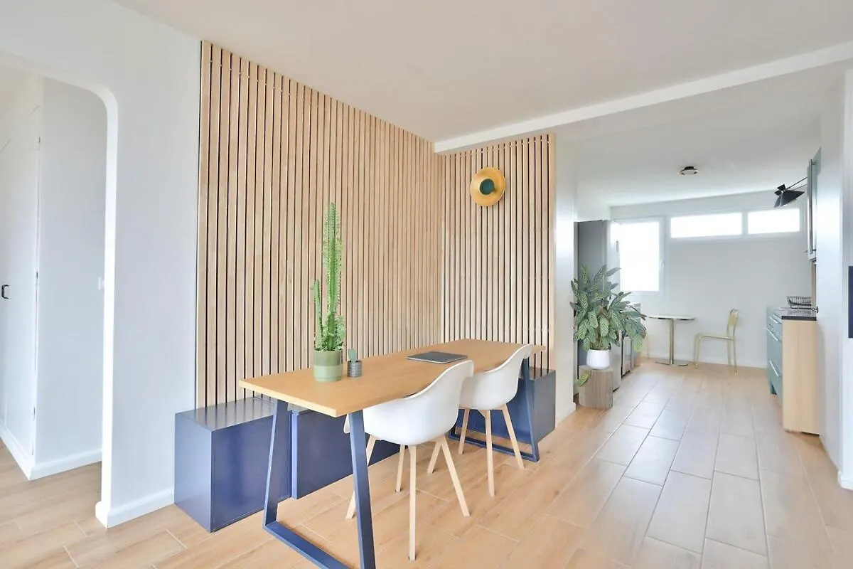 Апартаменты Superb 1Br Flat On The Bois Blancs District Лилль 0*,  Франция